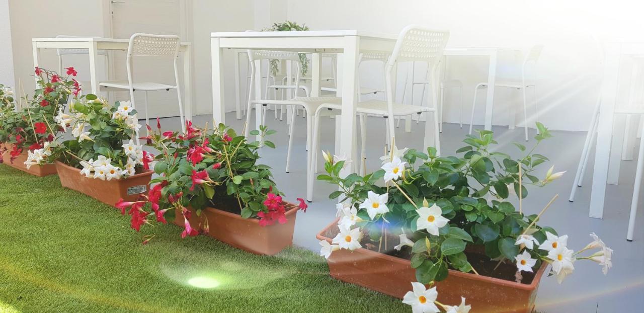 La Smeralda - Boutique Rooms And Breakfast Golfo Aranci Bagian luar foto