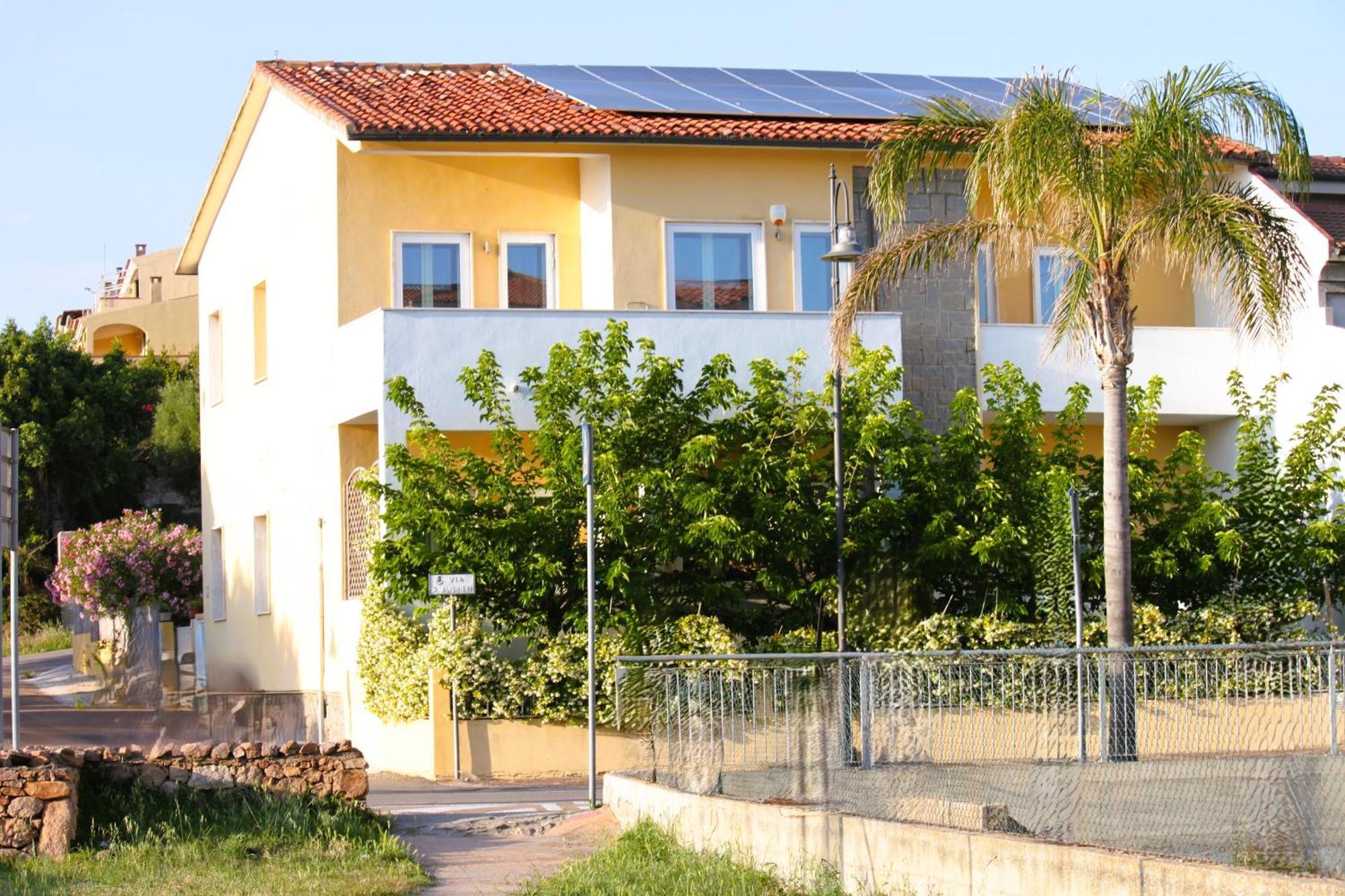 La Smeralda - Boutique Rooms And Breakfast Golfo Aranci Bagian luar foto