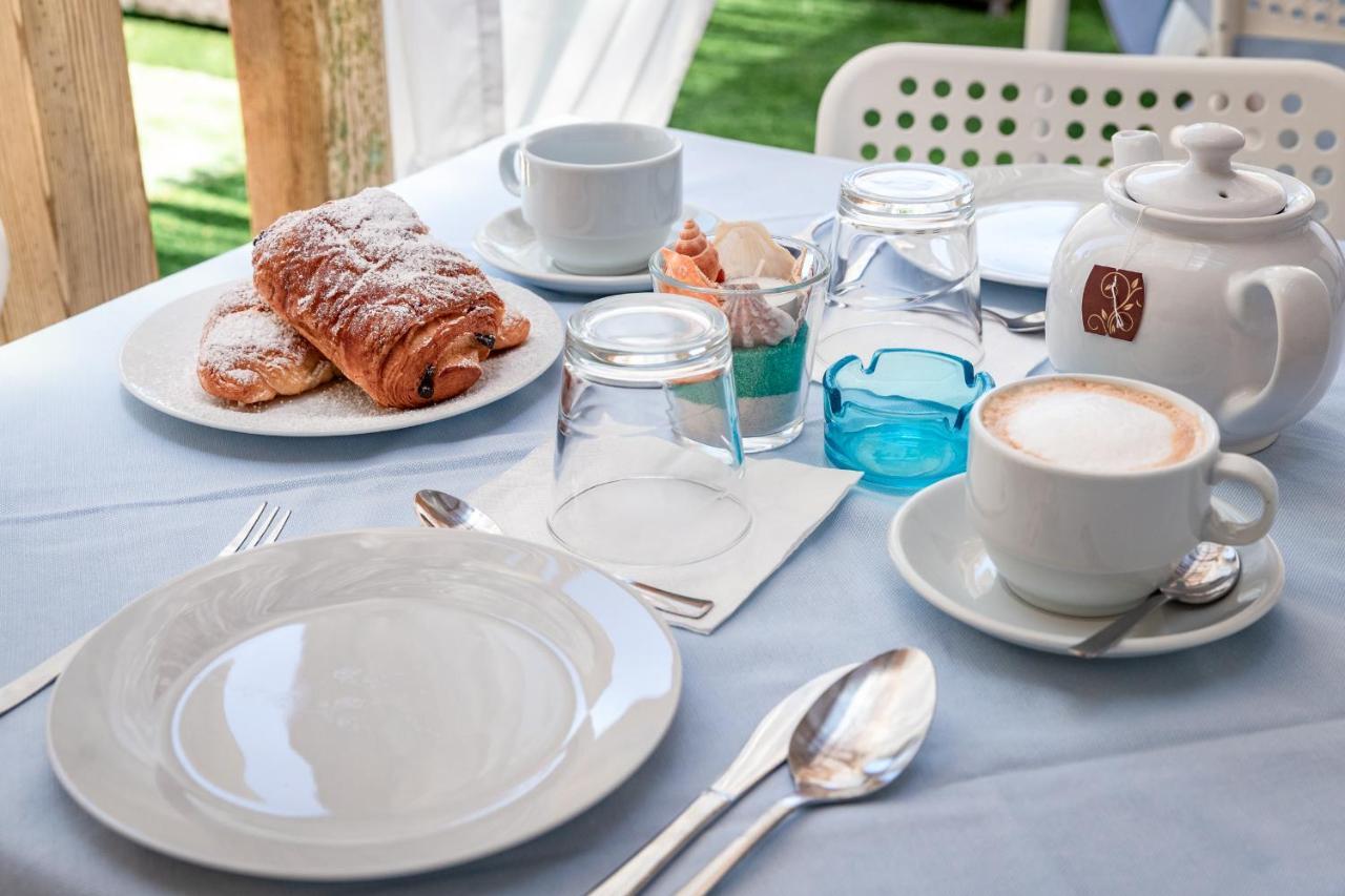 La Smeralda - Boutique Rooms And Breakfast Golfo Aranci Bagian luar foto