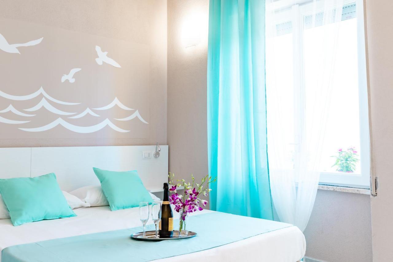 La Smeralda - Boutique Rooms And Breakfast Golfo Aranci Bagian luar foto
