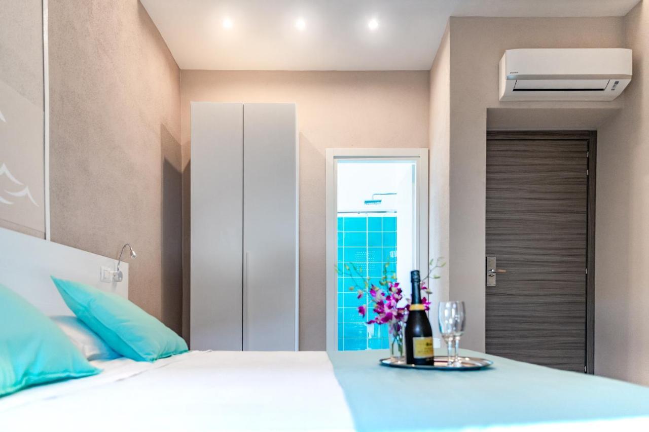 La Smeralda - Boutique Rooms And Breakfast Golfo Aranci Bagian luar foto
