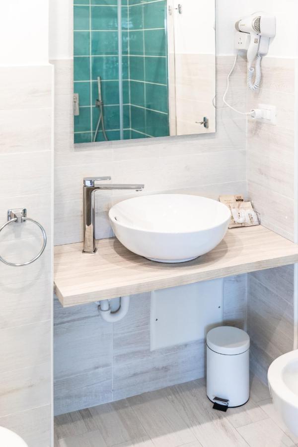 La Smeralda - Boutique Rooms And Breakfast Golfo Aranci Bagian luar foto